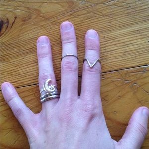 5 pack of simple and chic silver rings